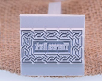 38x38mm / 1 1/2" Carimbo de assinatura personalizado para PMC, Art Clay, Metal Clays e Polymer