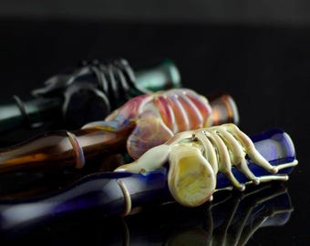 Facehugger Large Glass Chillum Pipe