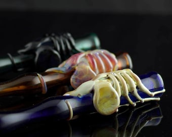 Facehugger Large Glass Chillum Pipe