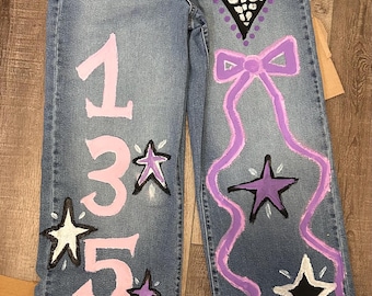 Pantalones vaqueros Spirit pintados a medida. Para estudiantes de último año, entrenadores, mascotas, etc.