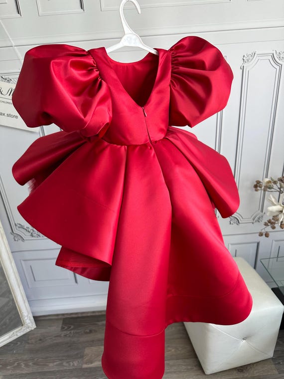 red dress bow sleeves Elegant Red Bow Hollow Out Women's Bow dress with Short Sleeves and O-Neckline