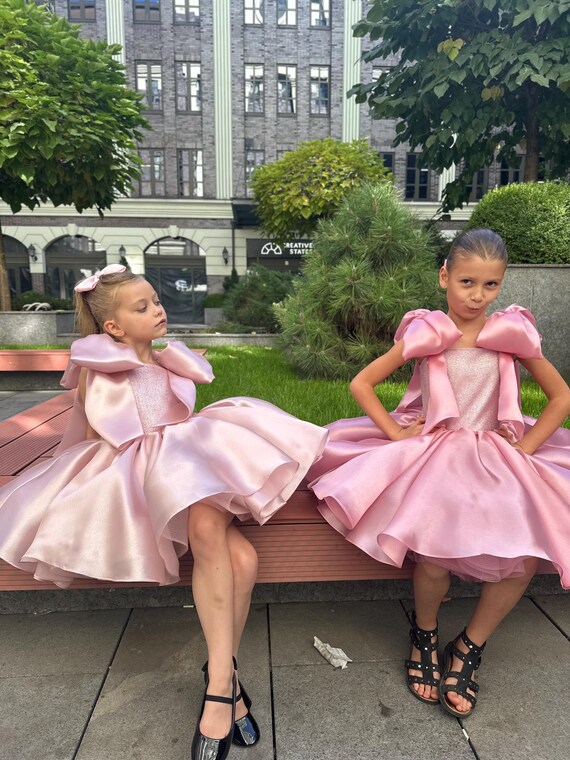 pale pink dress black shoes Black Dress Pink Shoes Outfit
