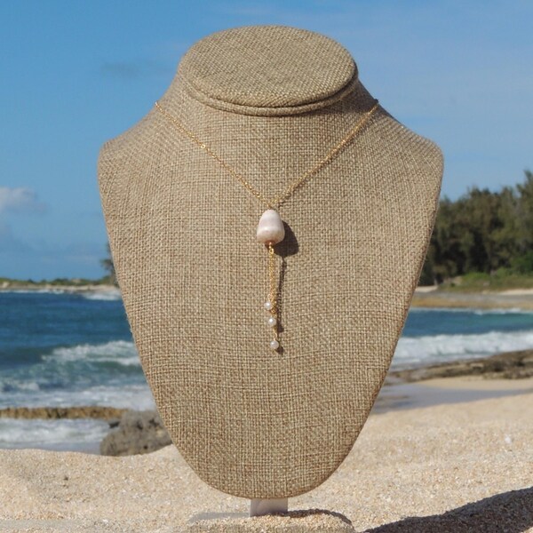 Hawaiiaanse afgekorte kegelschelpketting, witte parels, gevlekte schelp, cadeau voor haar, handgemaakte strandsieraden, 14kt gold filled, waterdicht