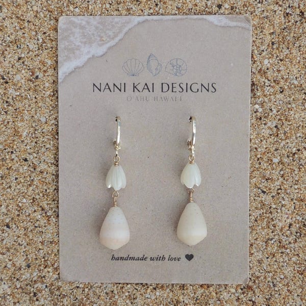 Hawaiian Cone Shell Huggies, 14kt gold filled oorbellen, mini schelpen, dweil snoekkralen, Oahu Hawaii Beach waterdichte sieraden, cadeau voor haar
