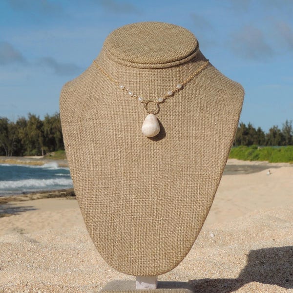 Hawaiiaanse afgekorte kegelschelpketting, 14kt gold filled, witte parels, gevlekte schelp, cadeaus voor haar, Hawaii Beach Jewelry, waterdicht
