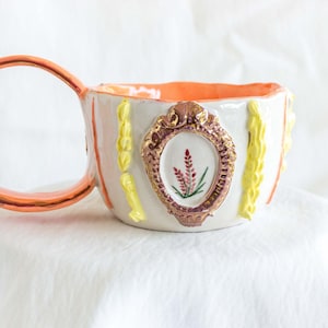 Handgjord keramisk kaffemugg - 250ml med lavendeldesign, handmålad och detaljer i 24K guld bild 1