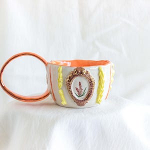 Handgjord keramisk kaffemugg - 250ml med lavendeldesign, handmålad och detaljer i 24K guld bild 3