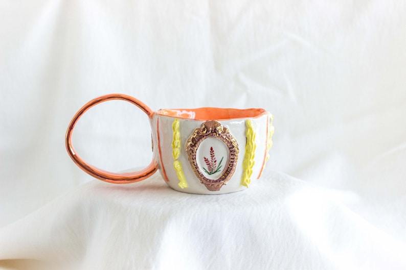 Handgjord keramisk kaffemugg - 250ml med lavendeldesign, handmålad och detaljer i 24K guld bild 3
