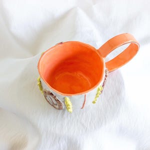 Handgjord keramisk kaffemugg - 250ml med lavendeldesign, handmålad och detaljer i 24K guld bild 7