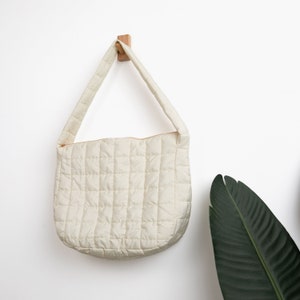 Lightweight Puffer Tote – White Travel-Friendly Quilted Bag with Inner Pocket