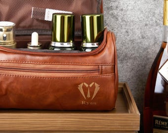 Personalized Men's Leather Toiletry Bag,Travel Toiletry Bag for Groomsmen,Engraved Dopp Kit,Anniversary Gift for Him,Leather Accessory