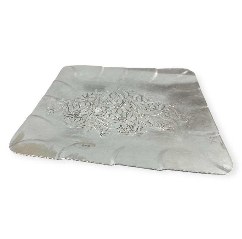 Taca aluminiowa Everlast, ręcznie kuta, z kwiatowym repusowaniem, kwadratowa, 12 cali, kolekcjonerska zdjęcie 7