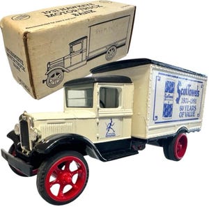 Vintage Collectible ERTL 1931 Hawkeye delivery truck -Scott Towels 1:34 Bank LE