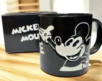 Vintage (80er Jahre) Disney Schwarz Weiß Geprägte 12 Unzen Becher - Retro Sammlerstück - Japan
