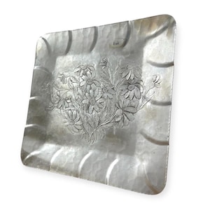 Taca aluminiowa Everlast, ręcznie kuta, z kwiatowym repusowaniem, kwadratowa, 12 cali, kolekcjonerska zdjęcie 8