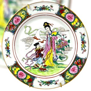 Vintage 1960’s Chinese Jingdezhen Famille Rose porcelain plate - Collectible