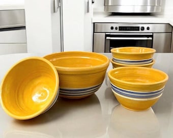 ジュリー'97スタジオ陶器製ボウル5点セット（手作り職人技のストーンウェア、ヴィンテージ） - ファームハウススタイルのキッチン装飾