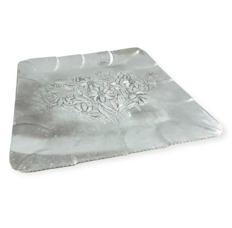 Taca aluminiowa Everlast, ręcznie kuta, z kwiatowym repusowaniem, kwadratowa, 12 cali, kolekcjonerska zdjęcie 5