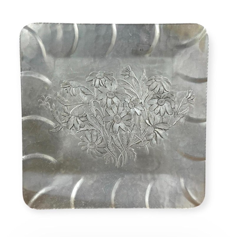 Taca aluminiowa Everlast, ręcznie kuta, z kwiatowym repusowaniem, kwadratowa, 12 cali, kolekcjonerska zdjęcie 2