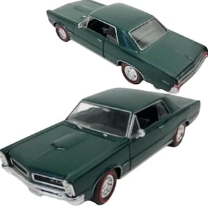1965 Pontiac GTO 1:24 Scale Diecast Dark Green- Vintage New Welly - Collectible
