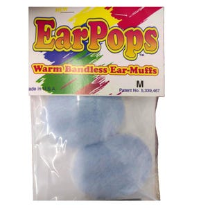 Pode incluir: Um pacote de EarPops Warm Bandless Ear-Muffs azuis no tamanho M. O pacote é feito nos EUA e tem o número de patente 5.339.467.