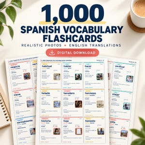Può includere: Un download digitale di 1.000 flashcard di vocabolario spagnolo con foto realistiche e traduzioni in inglese. Le pagine mostrano una griglia di schede con parole spagnole, parti del discorso, definizioni in inglese ed esempi fotografici.
