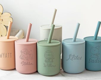 Vaso de silicona grabado de 200 ml para bebés, vaso personalizado para niños pequeños con pajita, vaso de entrenamiento antiderrame, regalo para baby shower y primer cumpleaños