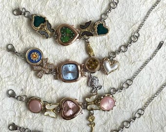 Pulseira Vintage com Relógio de Pulso - Relógio de Pulso com Mostrador em Formato de Coração e Berloques Mistos em Ouro e Prata, Pulseira Estilo Y2K