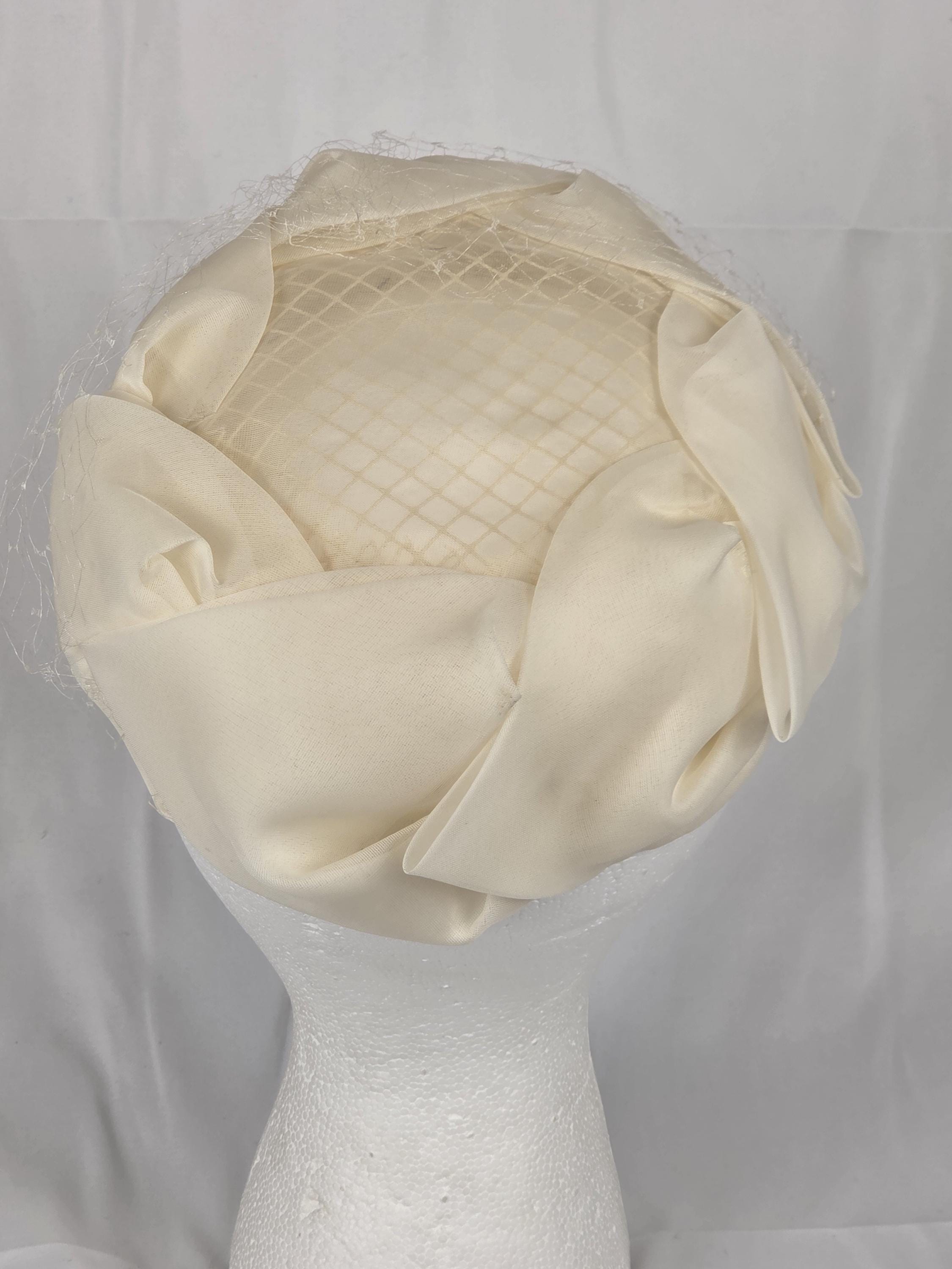 Vintage-Inspired White Pillbox Hat with Rosettes and Tulle Fascinators Hats 20s 50s Pillbox Hat Cocktail Tea Party for  main image 3