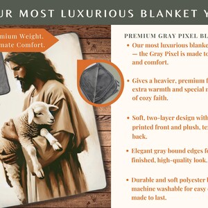 Op de afbeelding: Een zachte, grijze deken met een bedrukt beeld van een man die een lam vasthoudt. De deken wordt beschreven als "Premium Gray Pixel Blanket" en heeft een "premium gevoel voor extra warmte".