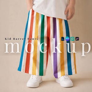 Op de afbeelding: Kinder barrelbroek met verticale strepen in regenboogkleuren: rood, oranje, geel, groen, blauw en paars. De broek wordt gecombineerd met witte sneakers en een witte top. De tekst "Kid Barrel Pants" en "mockup" is zichtbaar.
