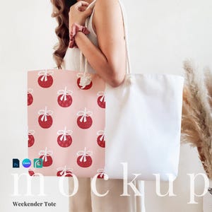 Frau mit Weekender Tragetasche Mockup Boho Weekender Tragetasche Canvas Vorlage PSD Smart-Objekt Minimal Weekender Tragetasche