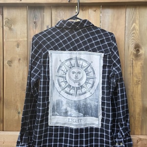 Camisa de franela reciclada, celestial y caprichosa, con botones, estilo años 90, ropa sostenible, camisa de franela a cuadros para mujer, talla pequeña.