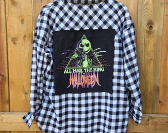 Koszula flanelowa Jacka Skellingtona z recyklingu: naszywka z Halloween, mała, unisexowa, używana, zapinana na guziki