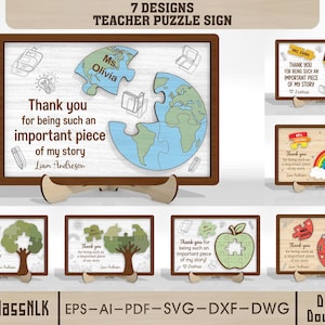 Può includere: Una tazza di ceramica bianca con manico nero e la scritta "But First, Coffee" in grassetto nero. La tazza è posta su uno sfondo sfocato, che suggerisce un'atmosfera accogliente.