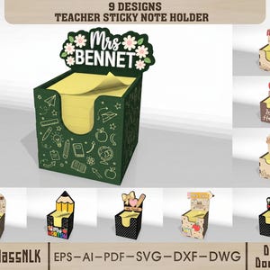 Può includere: Un portablocco per insegnanti verde con il nome "Mrs Bennet" in cima, circondato da fiori. Il portablocco è pieno di post-it gialli e presenta disegni a tema scolastico. Vengono mostrati altri disegni.
