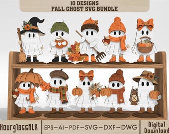 Könnte beinhalten: Ein digitales Set aus 10 Designs mit dem Titel Fall Ghost SVG Bundle, das weiße Geisterfiguren mit schwarzen Augen zeigt. Jeder Geist trägt herbstliche Accessoires wie Mützen, Schals und Stiefel und hält Gegenstände wie Kürbisse oder Laternen.