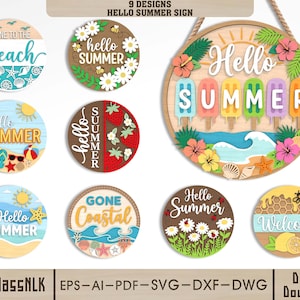 Op de afbeelding: Een verzameling van negen houten borden met zomerthema. Ontwerpen omvatten strandscènes, bloemstukken en ijsillustraties. De borden bevatten zinnen als "Hello Summer" en "Gone Coastal". De borden zijn rond en geschikt voor woondecoratie.