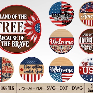 Op de afbeelding: Een verzameling ronde houten borden met patriottische thema's. Ontwerpen omvatten de Amerikaanse vlag, een adelaar en teksten als "Land of the Free" en "Welcome". De borden hebben rode, witte en blauwe kleuren.