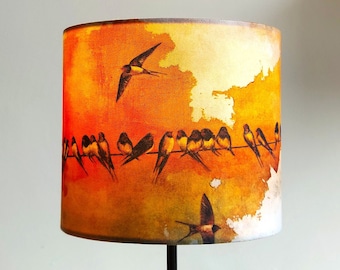 Abat-jour petit tambour Hirondelles au lever du soleil (20 cm) par Lily Greenwood - Pour lampe de table ou plafond - Oiseaux - Nature