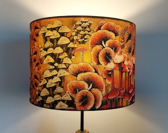 Abat-jour tambour moyen Mushrooms and Fungi (30 cm) par Lily Greenwood - Lampe de table/Lampadaire sur pied/Lampadaire standard/Plafonnier - Bois