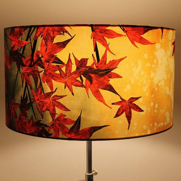 Grand abat-jour tambour en feuilles d'érable du Japon (45 cm) par Lily Greenwood - Lampe de table/Lampadaire sur pied/Lampadaire standard/Plafonnier - Arbres - Jardin