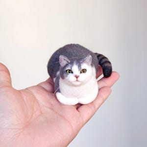 Custom Needle Felted Cat Figurine: Handmade Wool Pet Memorial Sculpture