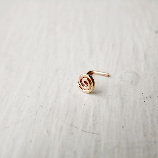 Spiraalvormige neusknop 14k roségouden vulling