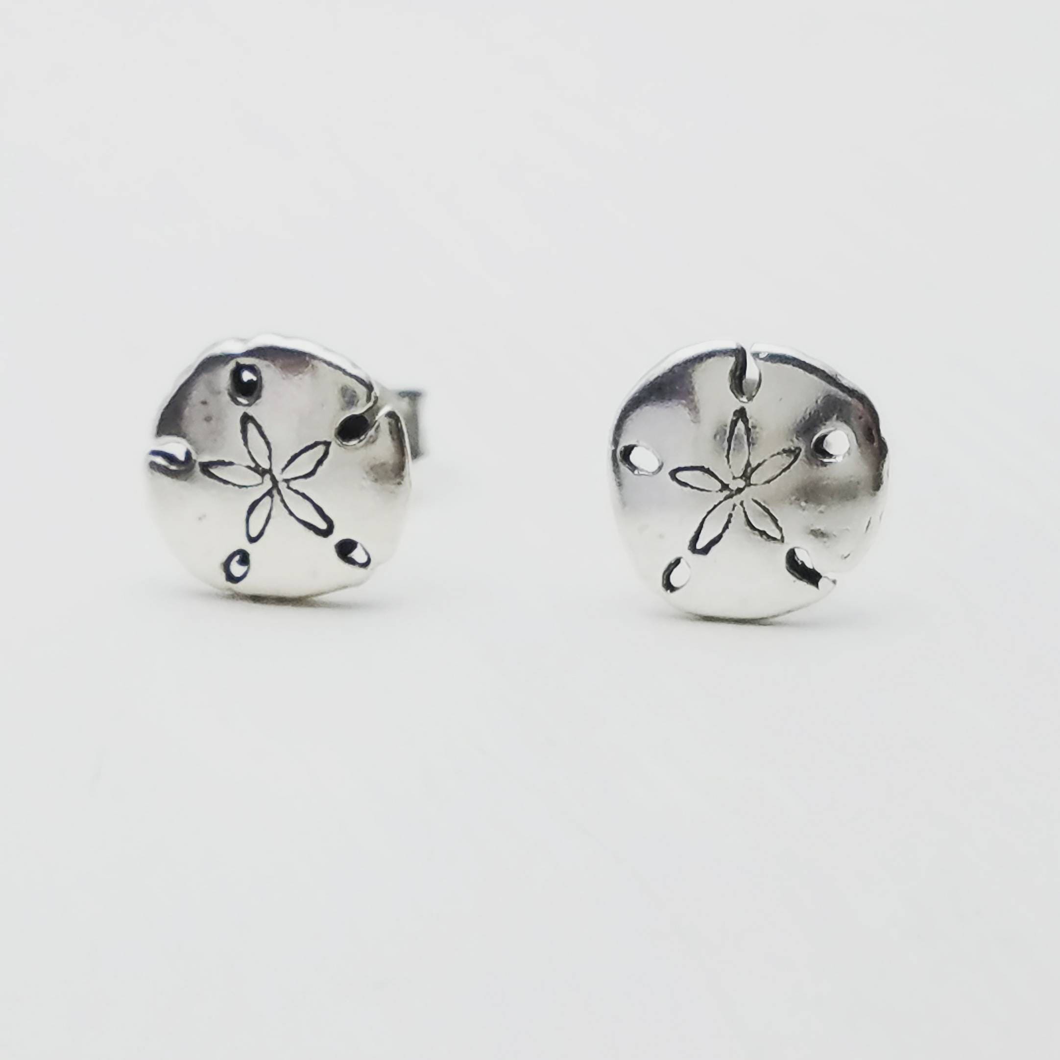 10mm x 10mm Solid 925 Sterling Silver Sand dollar Mini Earrings 10mm x 10mm Solid 925 Sterling Silver Sand dollar Mini Earrings