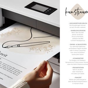 K&ouml;nnte beinhalten: Ein Drucker, der eine Seite mit einem Pinsel- und Tinten-Design druckt. Die Seite hat das Wort "hochzeit" und andere deutsche Texte. Das Bild enth&auml;lt auch den Text "kunstraum."