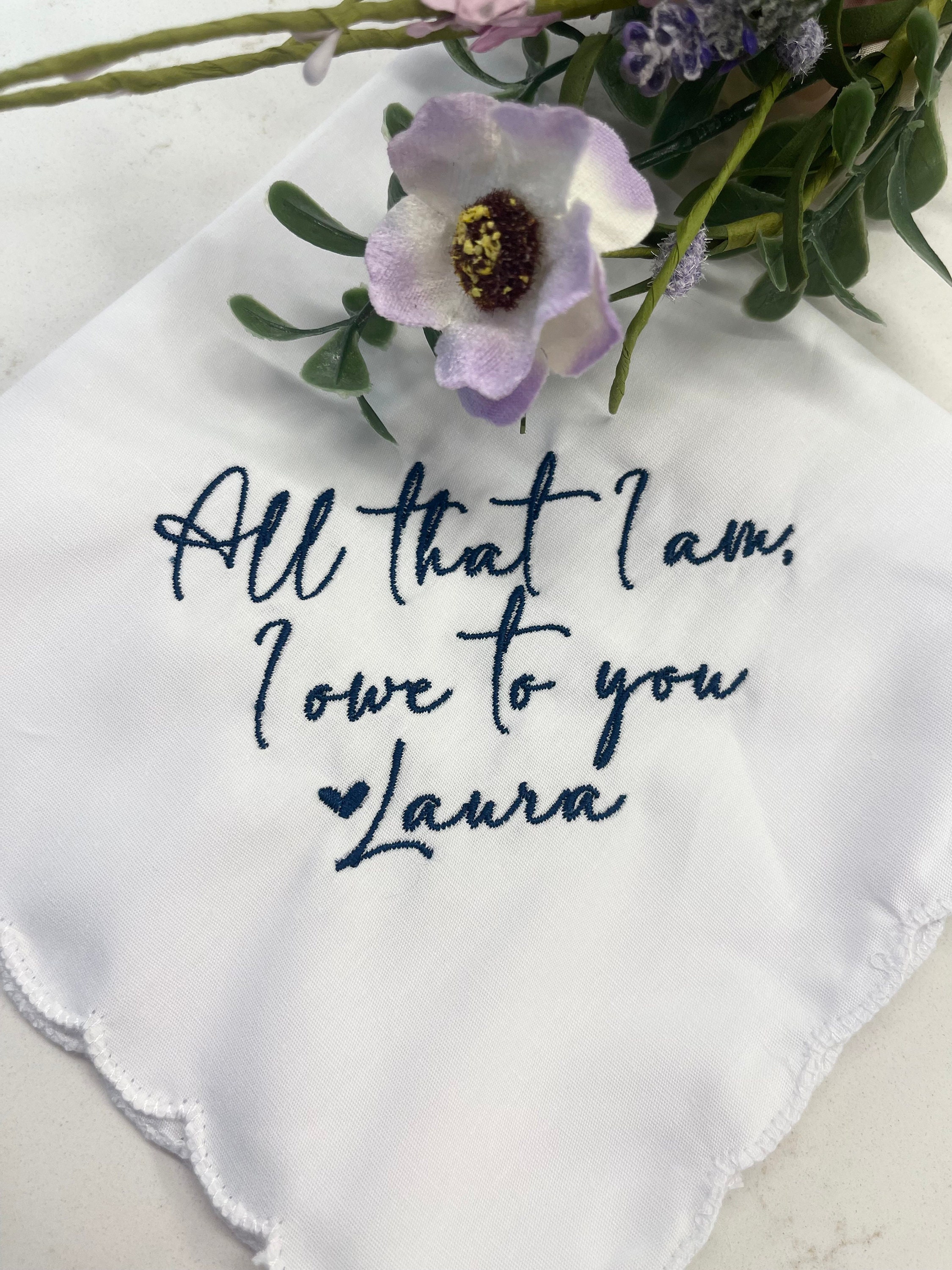 Todo lo que soy te lo debo. Pañuelo de boda personalizado/bordado. Regalo para el padre de la novia/madre de la novia, escritura moderna.