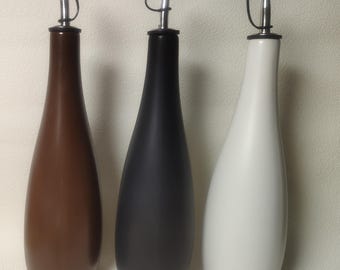 Minimalist Ceramic Olive Oil Dispenser: Modern Kitchen Decor