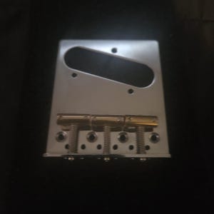 Payne Custom Guitar Works Tele-Style Brücke mit 3 Messing-Saitensätteln und einer Top-Load- und Thru-Load- String-Fähigkeit