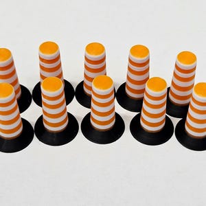 1/64 Scale Canadian Traffic Barrels – Set of 10 Channelizer Drums – Mini Construction Props for Dioramas & Hot Wheels